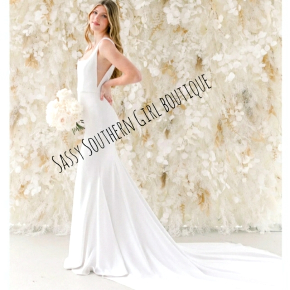 🆕⭐ Exquisite white crepe mermaid button back wedding dress